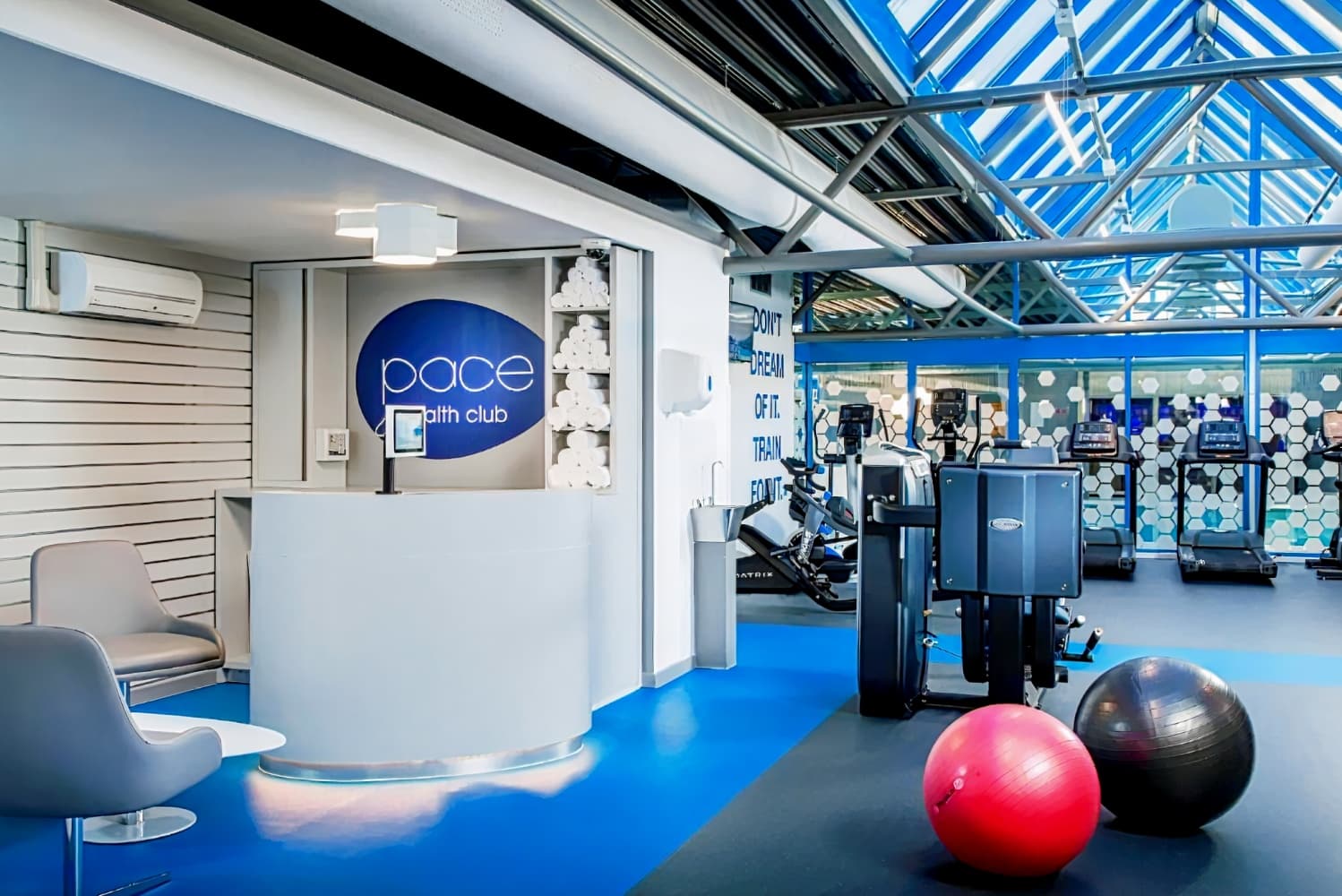 Radisson RED Heathrow