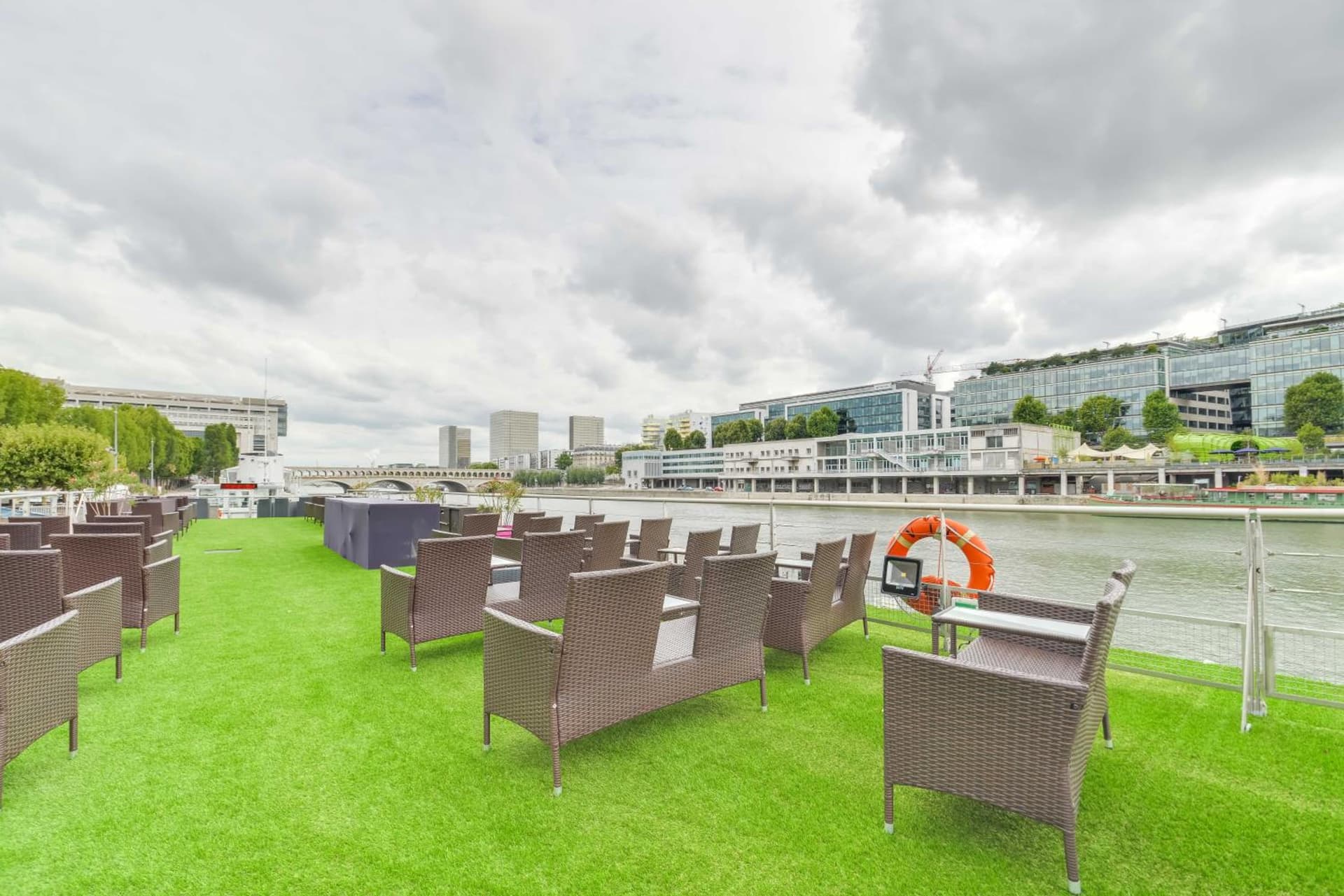 VIP Paris Yacht Hôtel