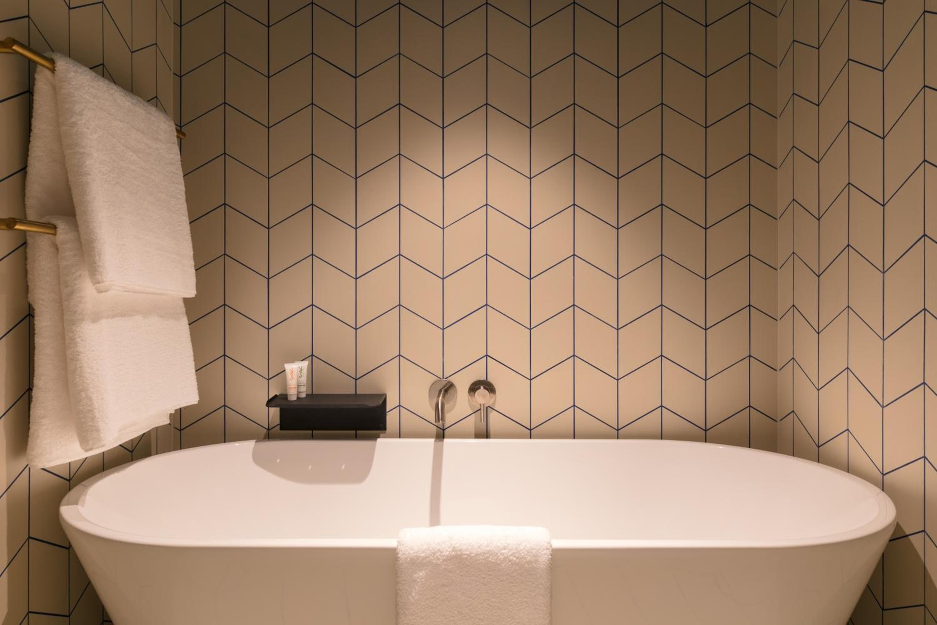 Naumi Auckland Airport