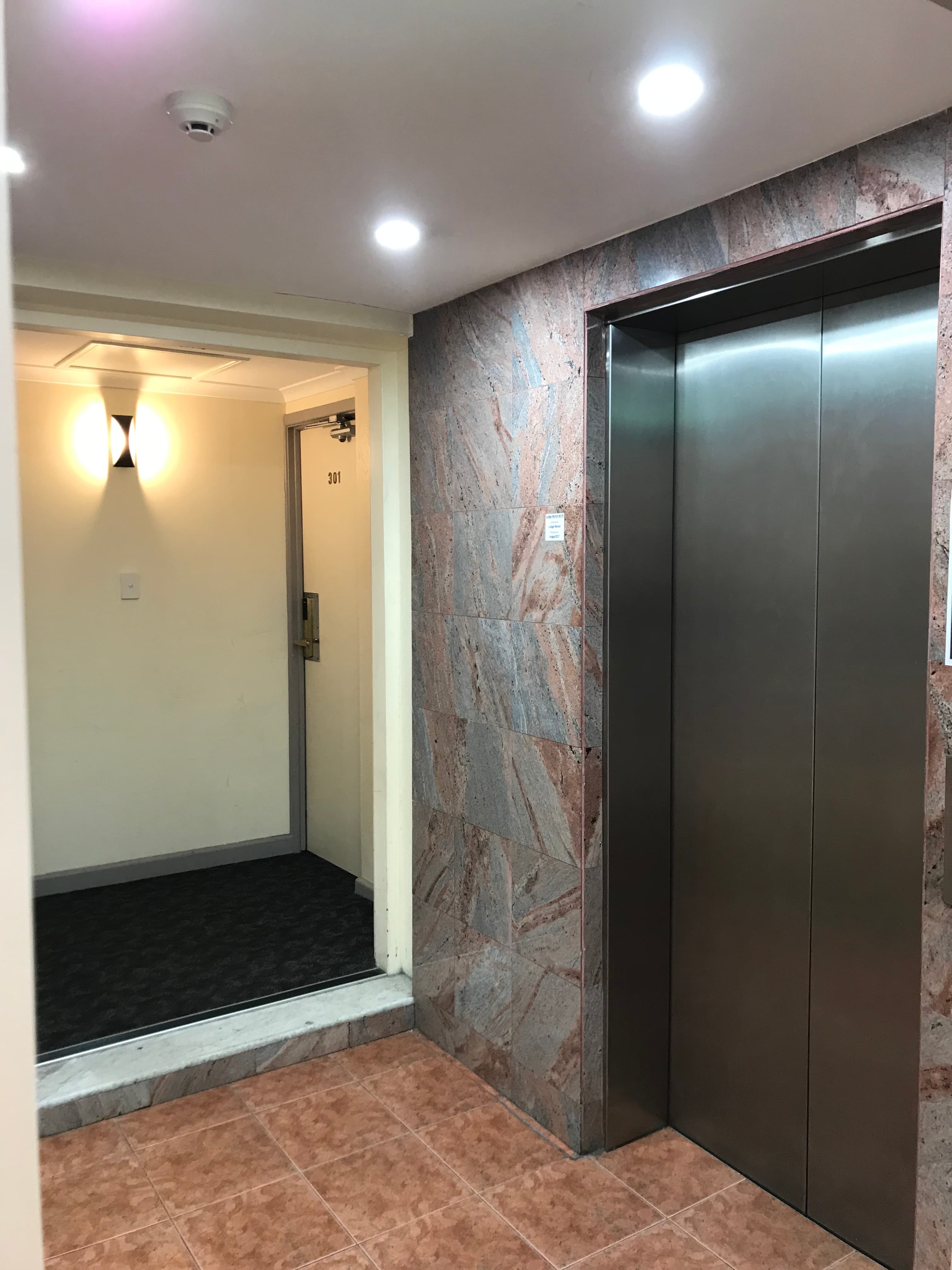 Edgecliff Lodge Motel