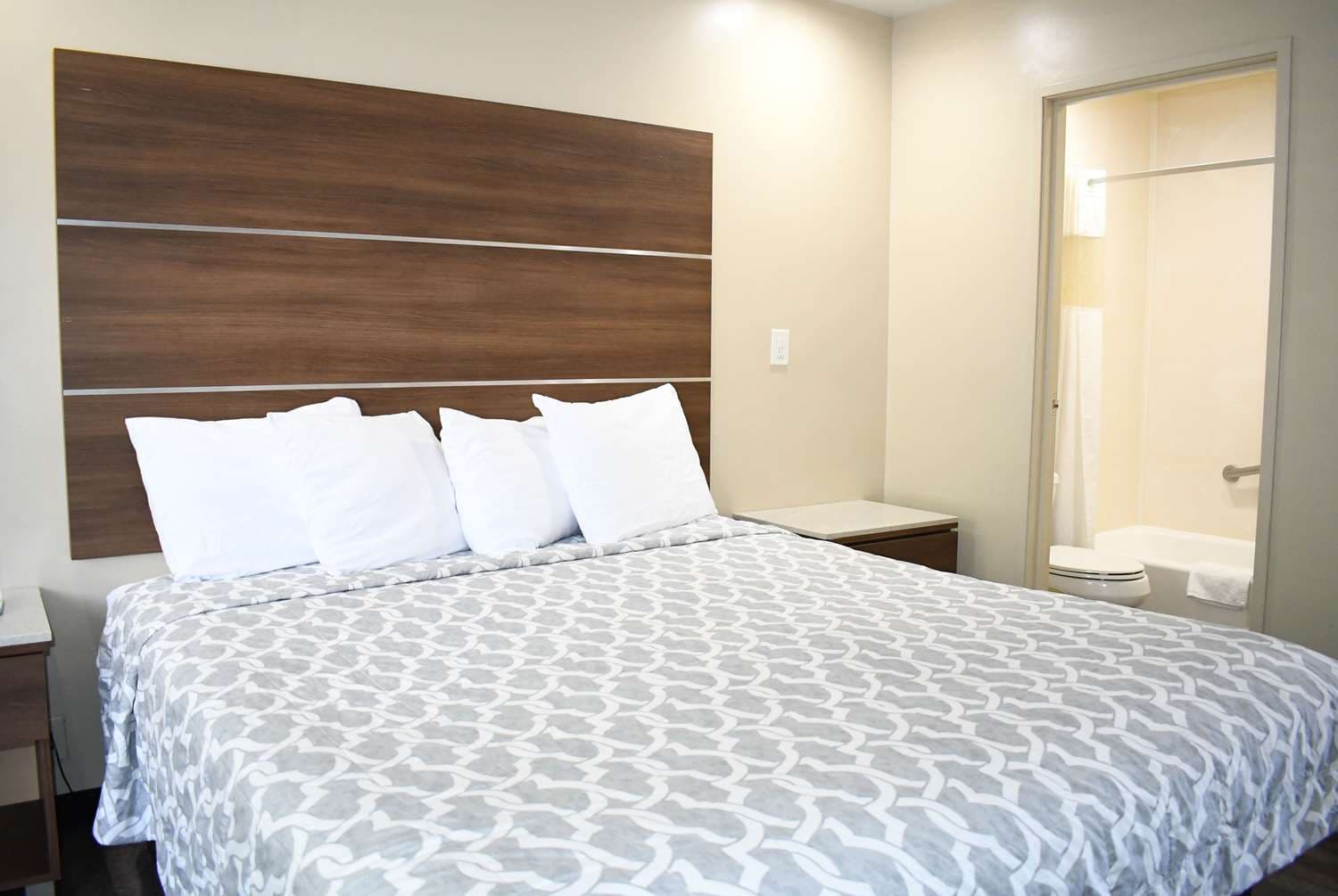 Travelodge by Wyndham Long Beach Convention Center