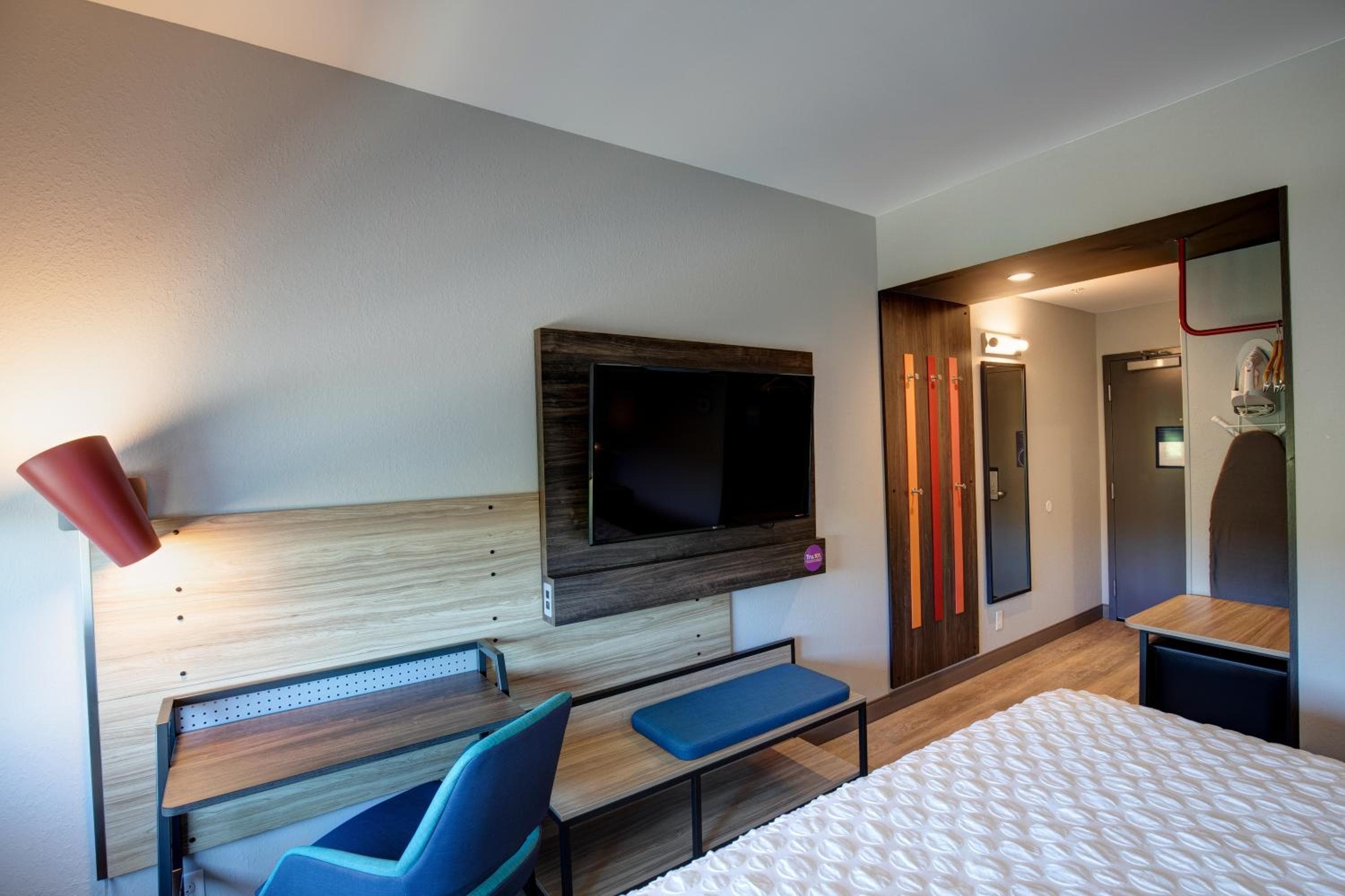 Tru by Hilton Eugene