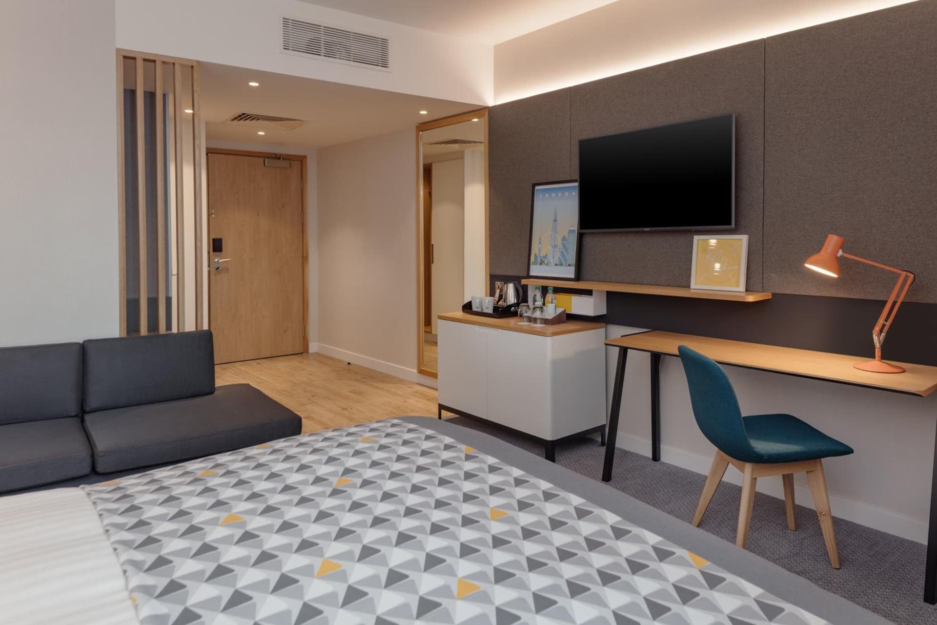 Holiday Inn London Heathrow - Bath Road by IHG