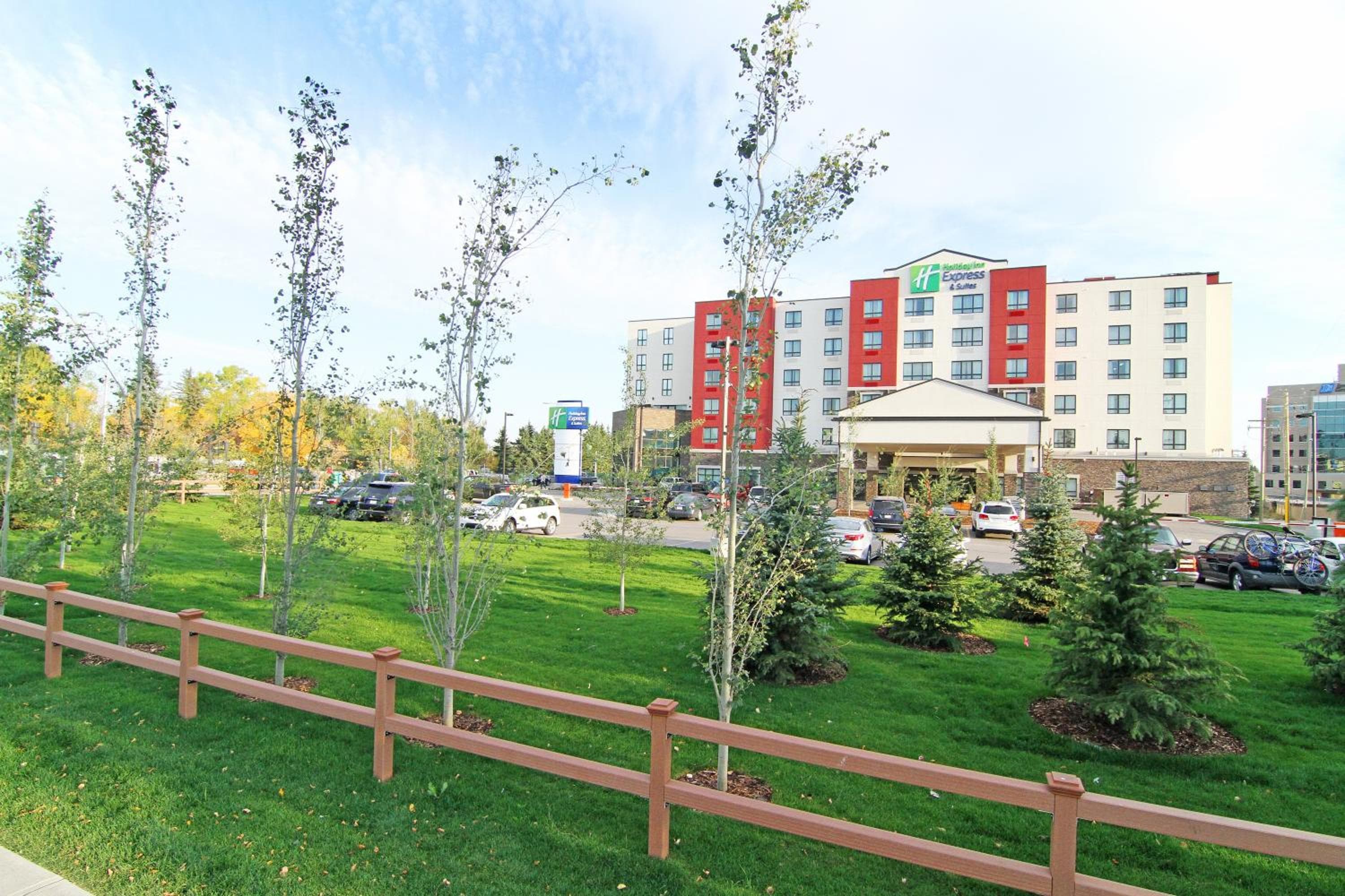Holiday Inn Express & Suites Calgary University