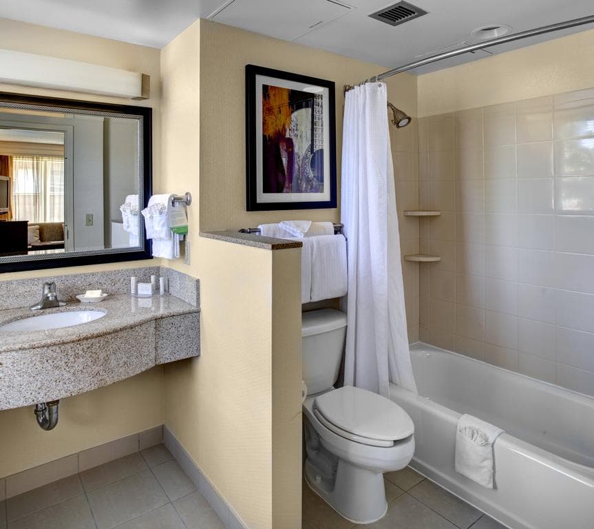 Courtyard Kansas City Country Club Plaza