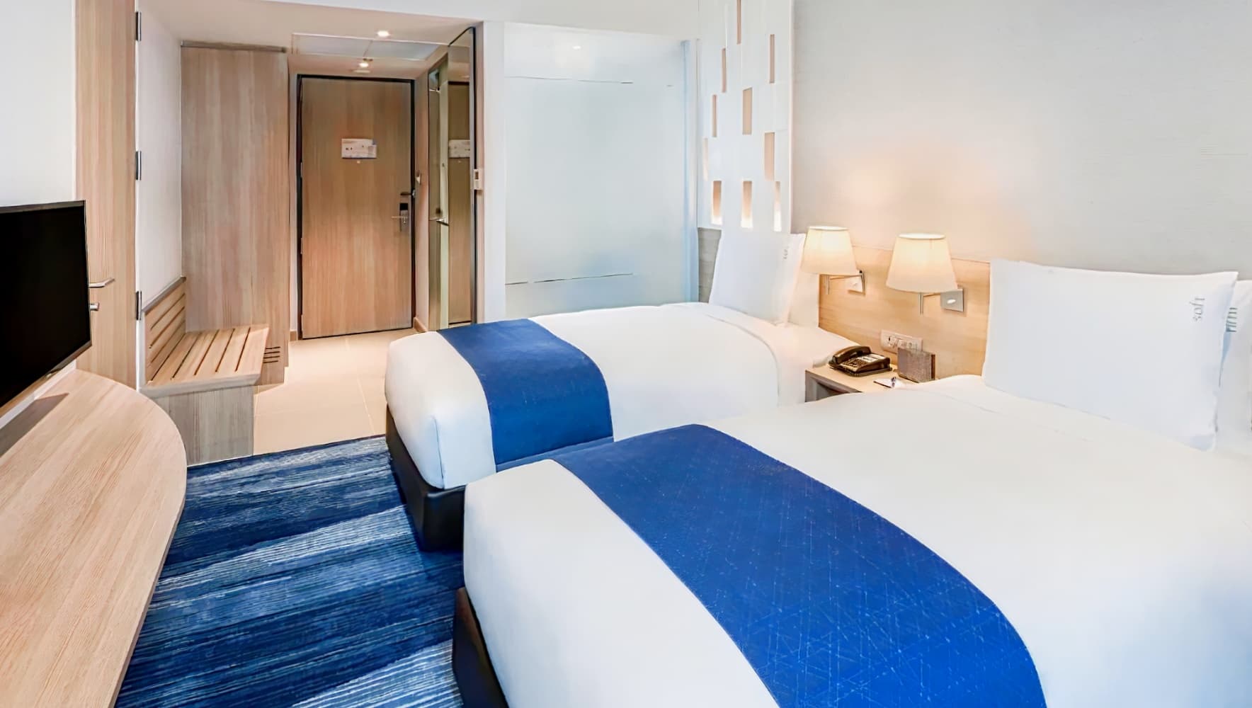 Holiday Inn Express Bangkok Soi Soonvijai, an IHG Hotel