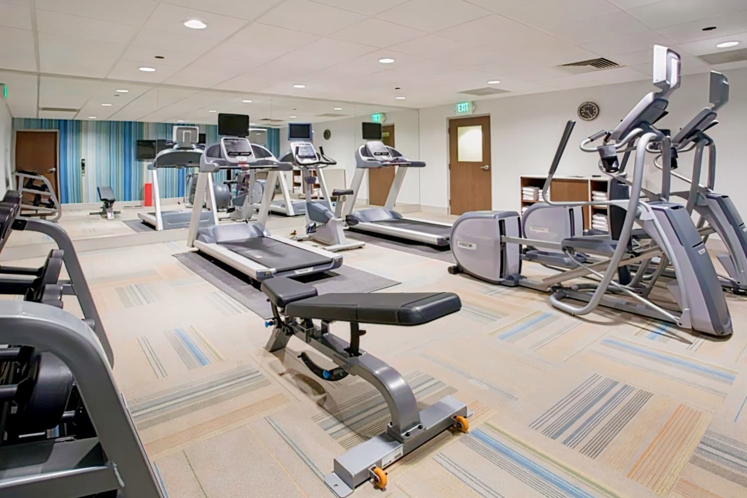 Holiday Inn Express & Suites Danbury - I-84