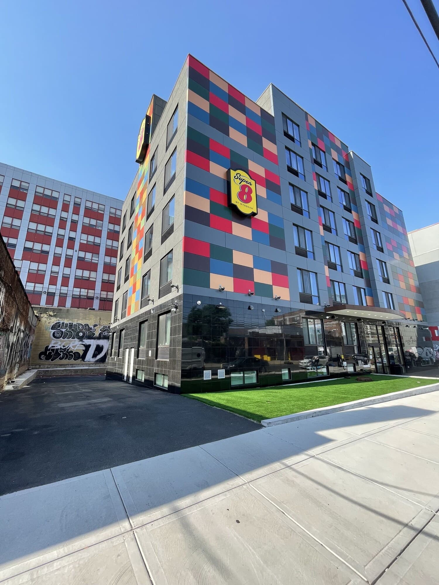 Super 8 by Wyndham Brooklyn Williamsburg