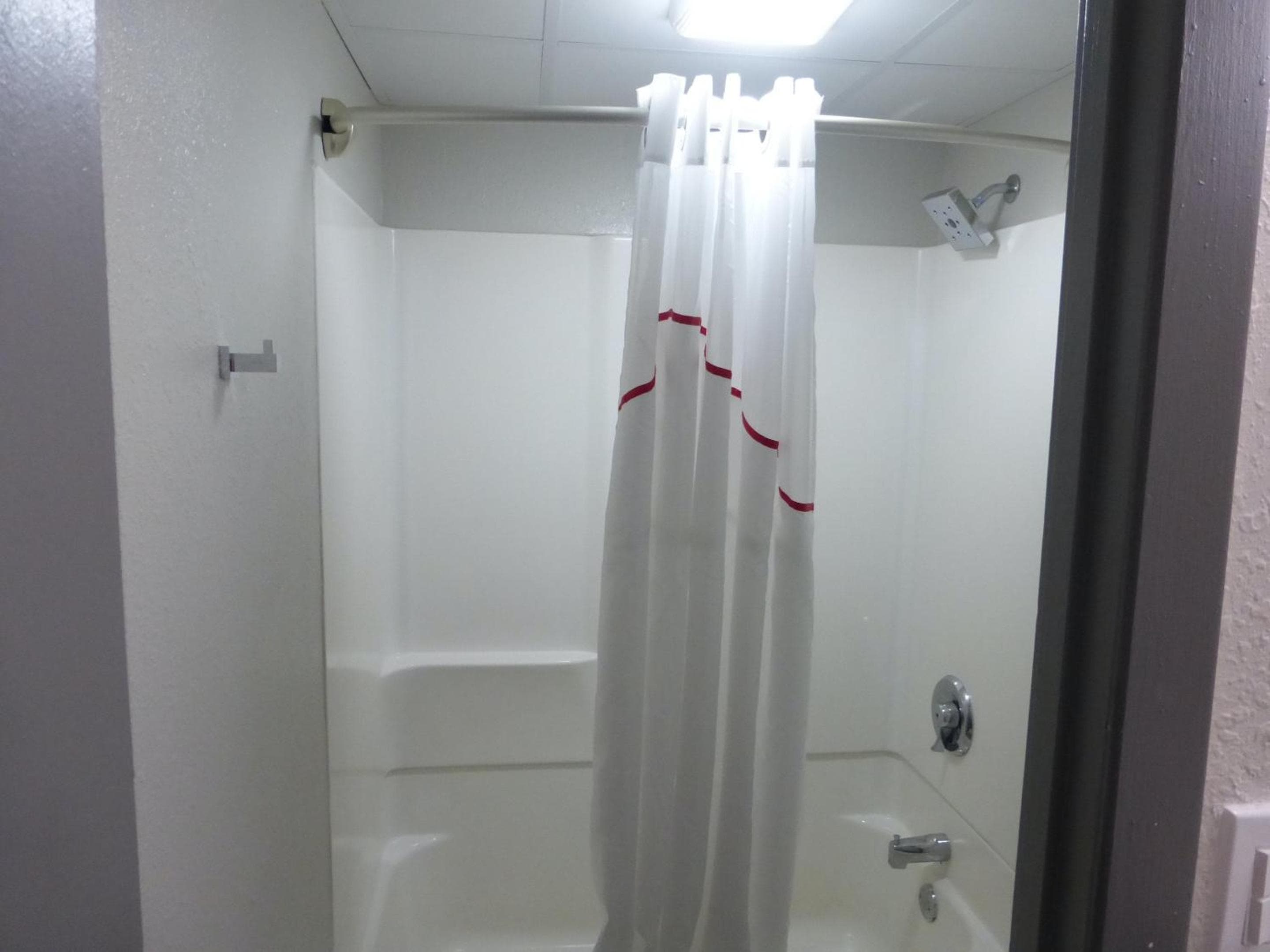 Red Roof Plus Bourbonnais