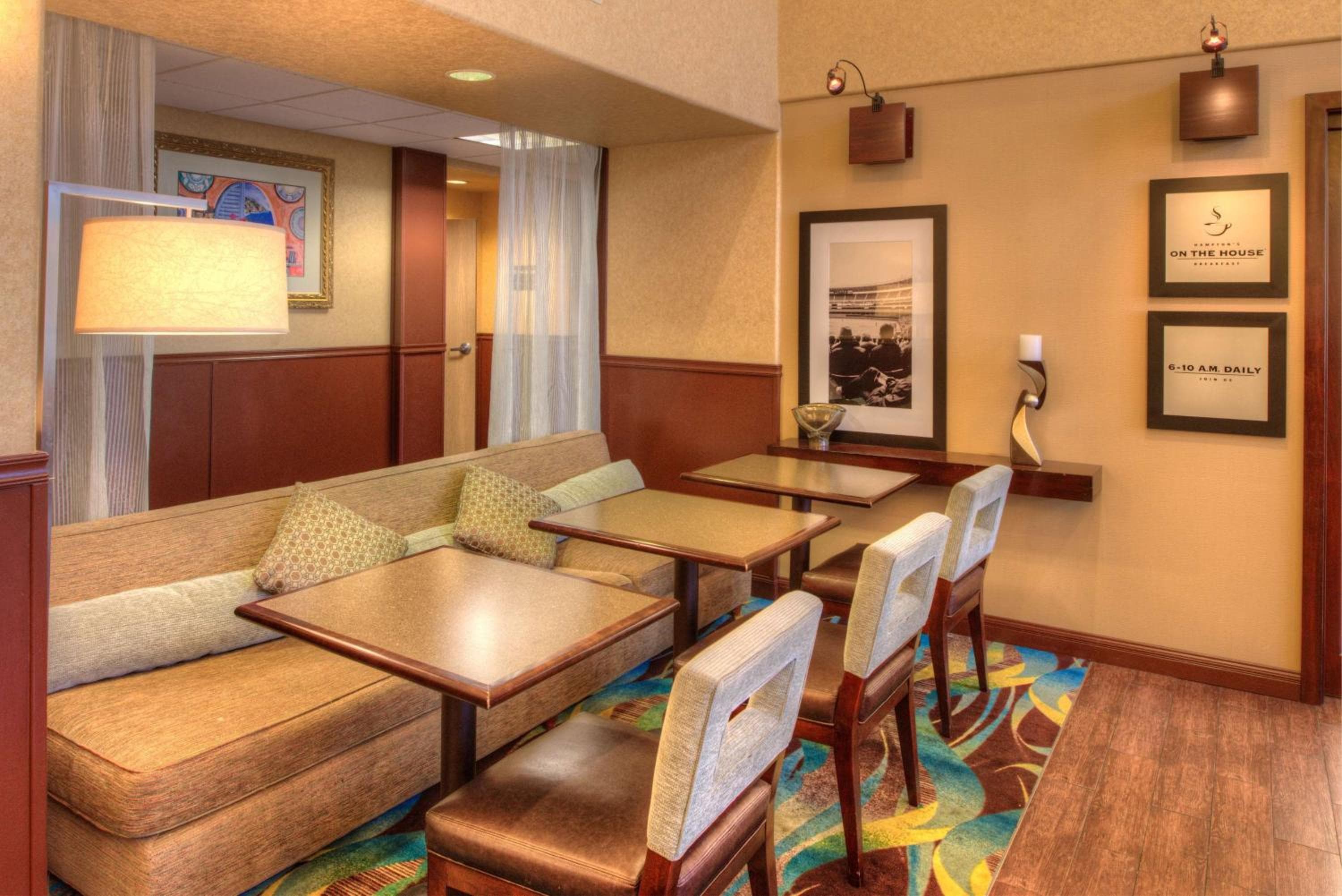 Hampton Inn & Suites Ontario