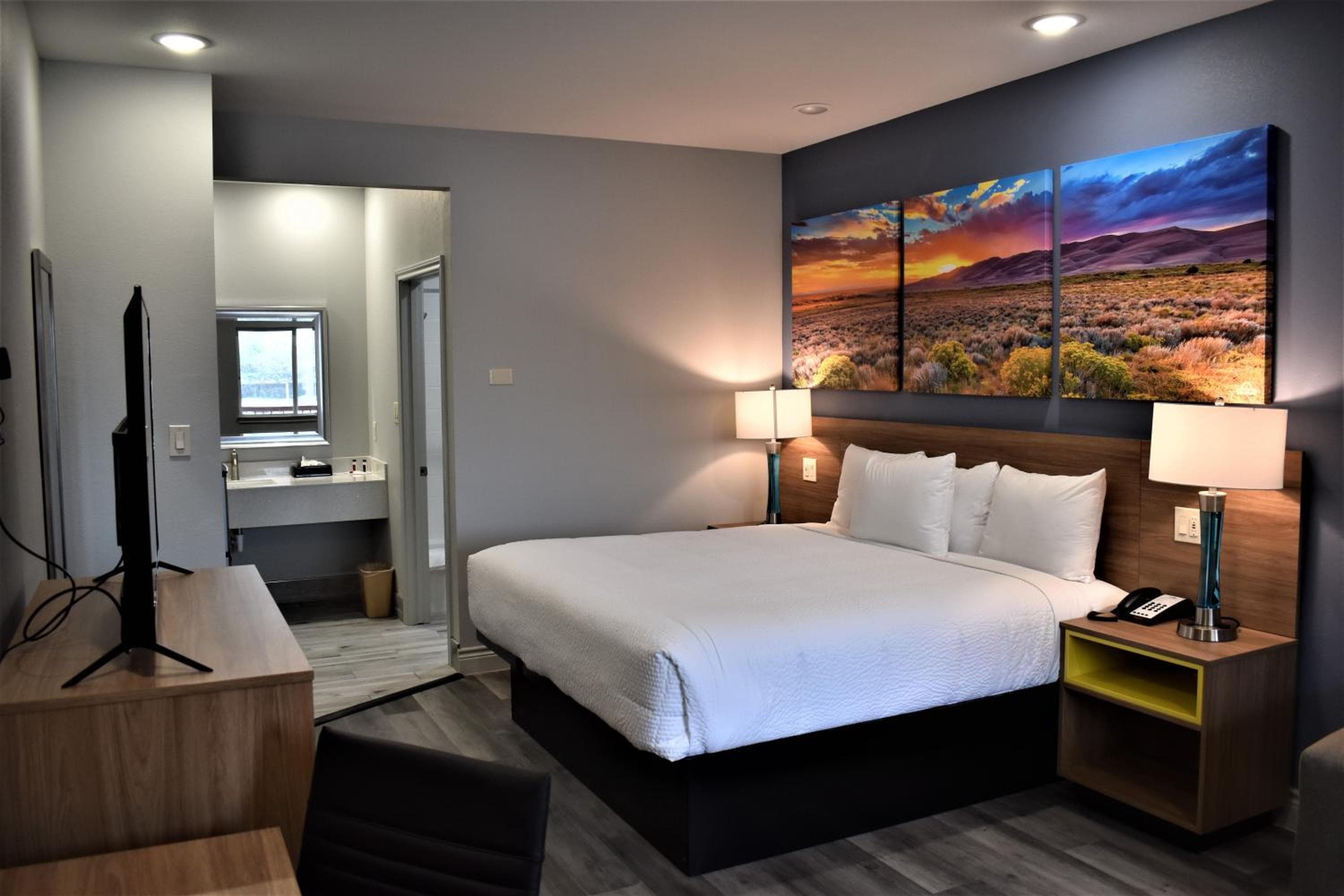 Days Inn & Suites by Wyndham Downtown/University of Houston