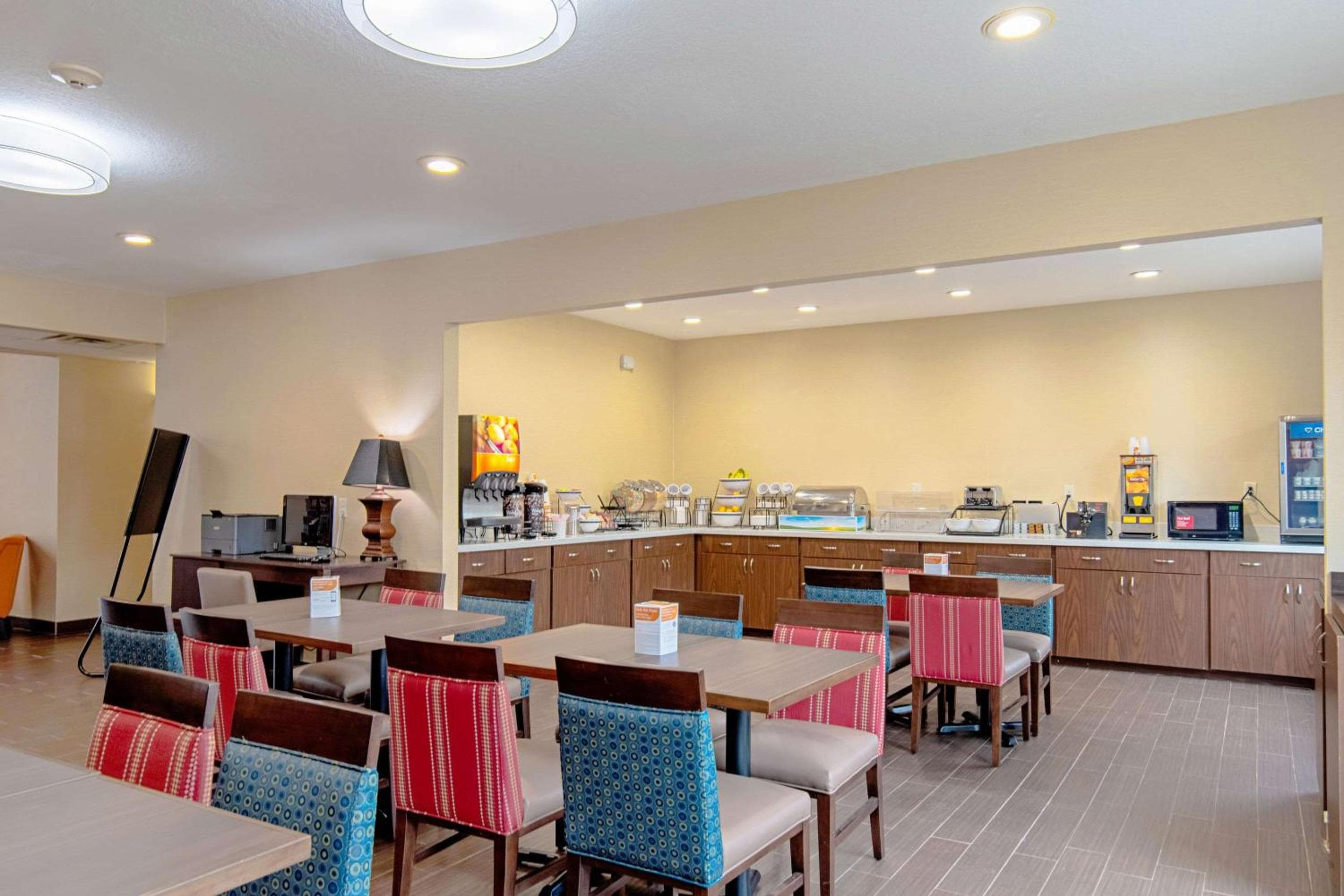 Comfort Inn & Suites and Suites Fredericksburg