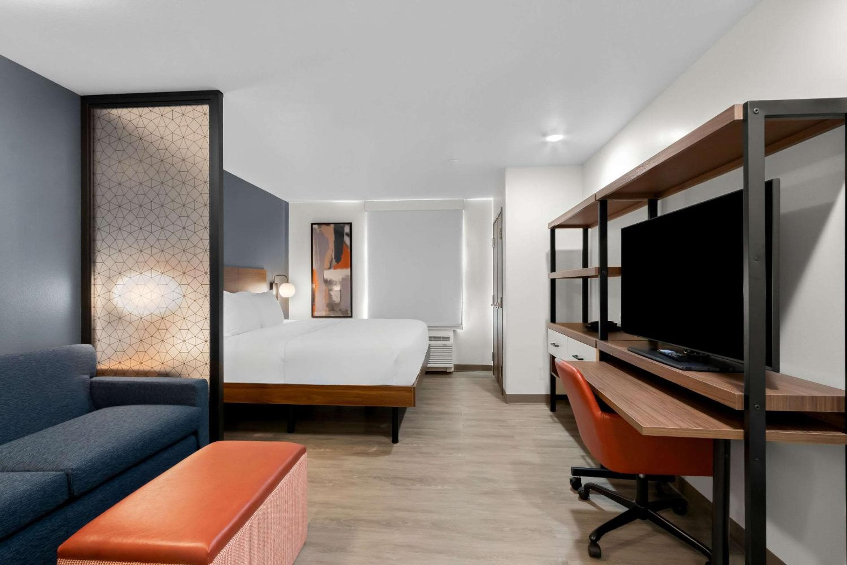 Everhome Suites Glendale Sports Entertainment District