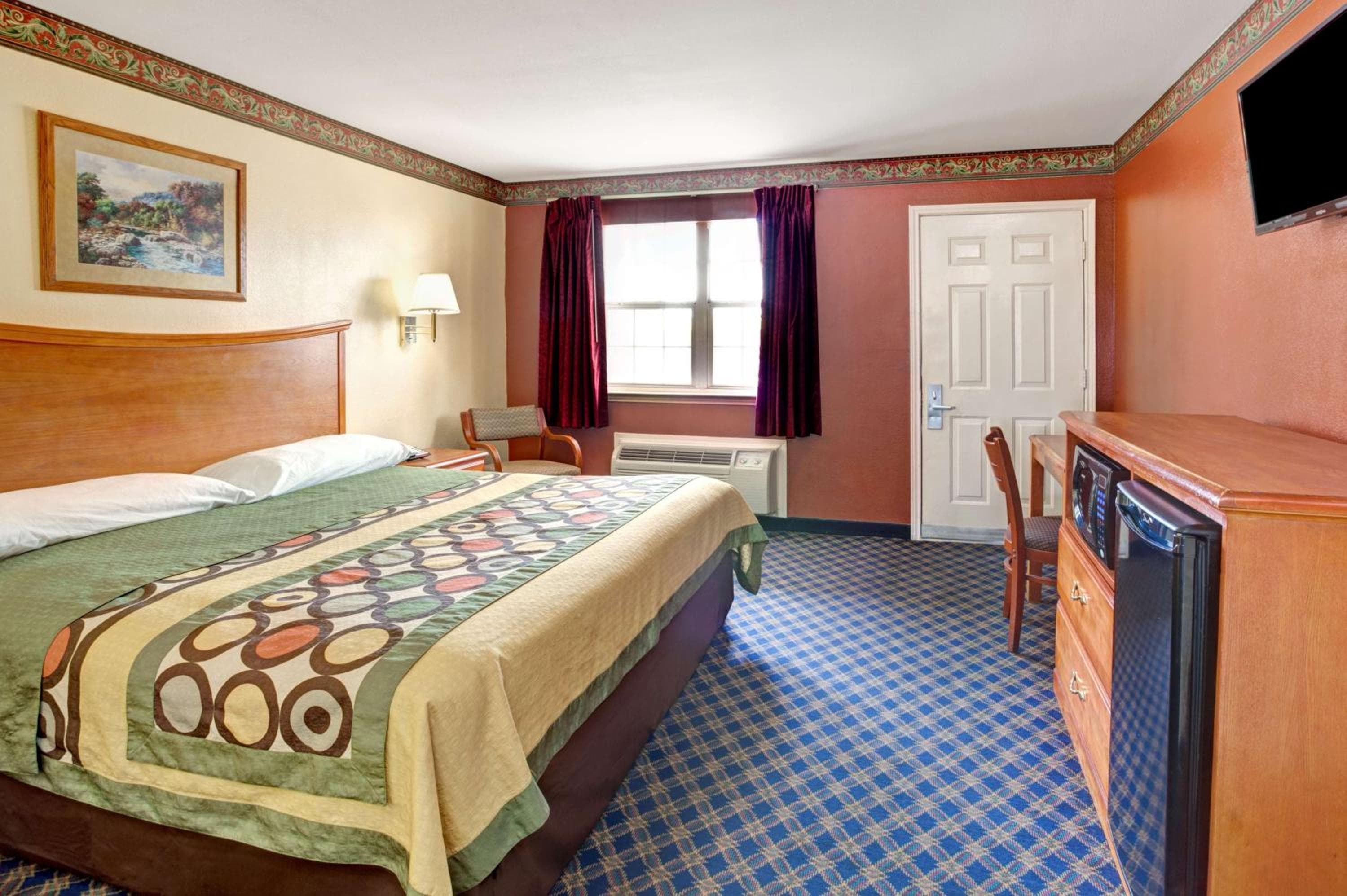 Super 8 by Wyndham Arlington Near AT&T Stadium