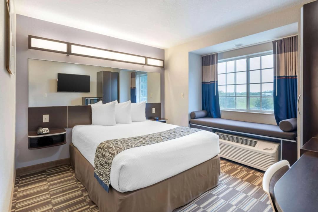 Microtel Inn & Suites by Wyndham Brooksville