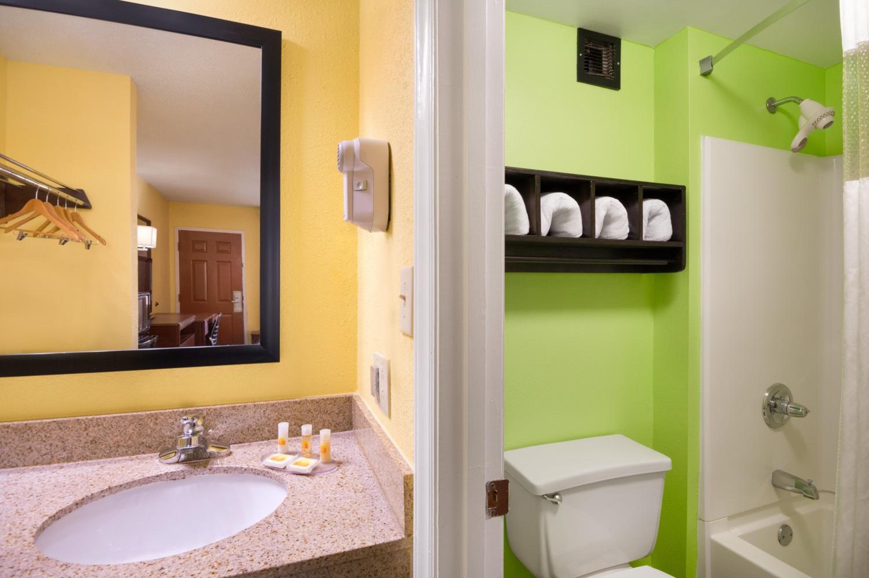 Days Inn by Wyndham Acworth