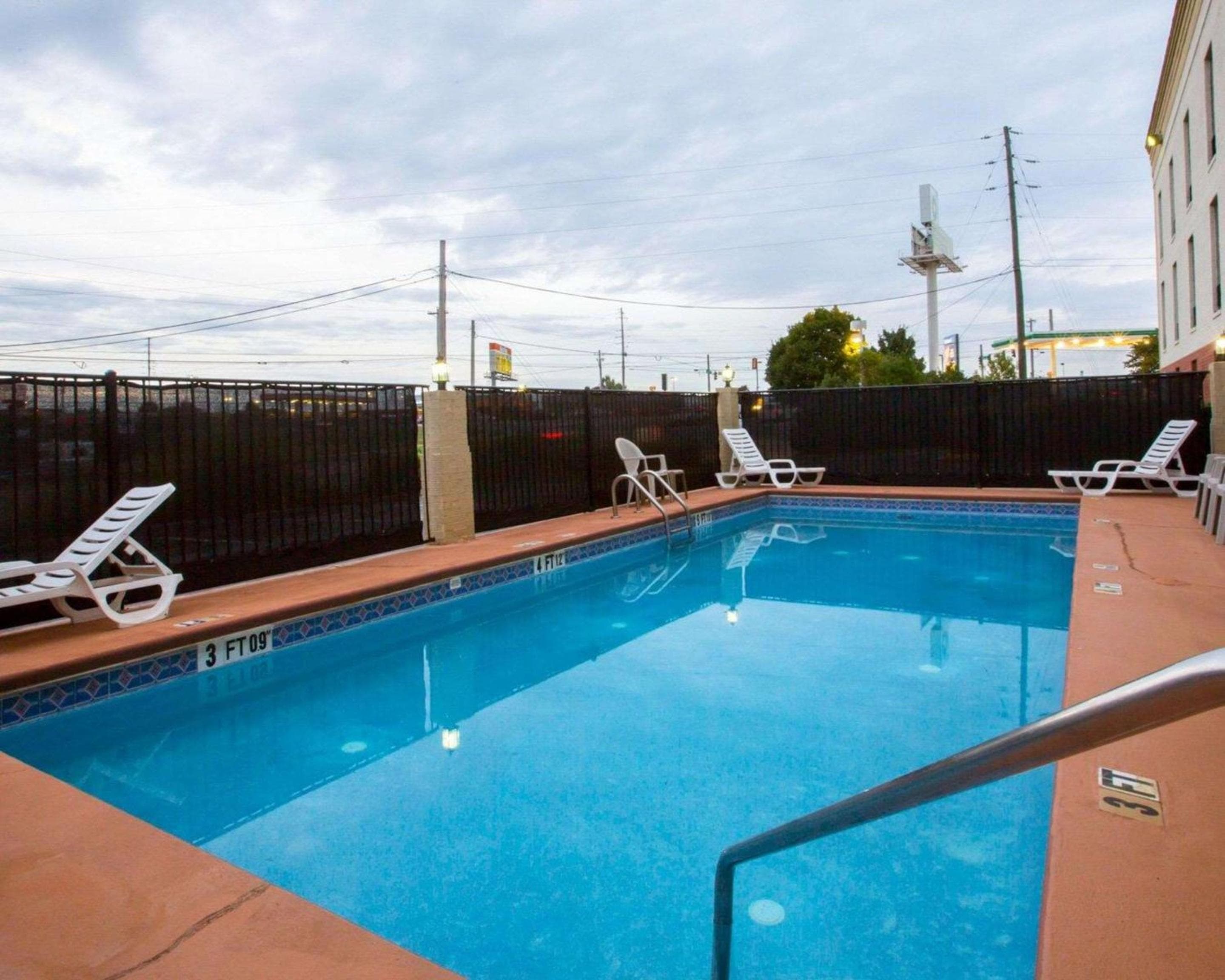 Comfort Suites Cumming-Atlanta near Northside Hospital Forsyth