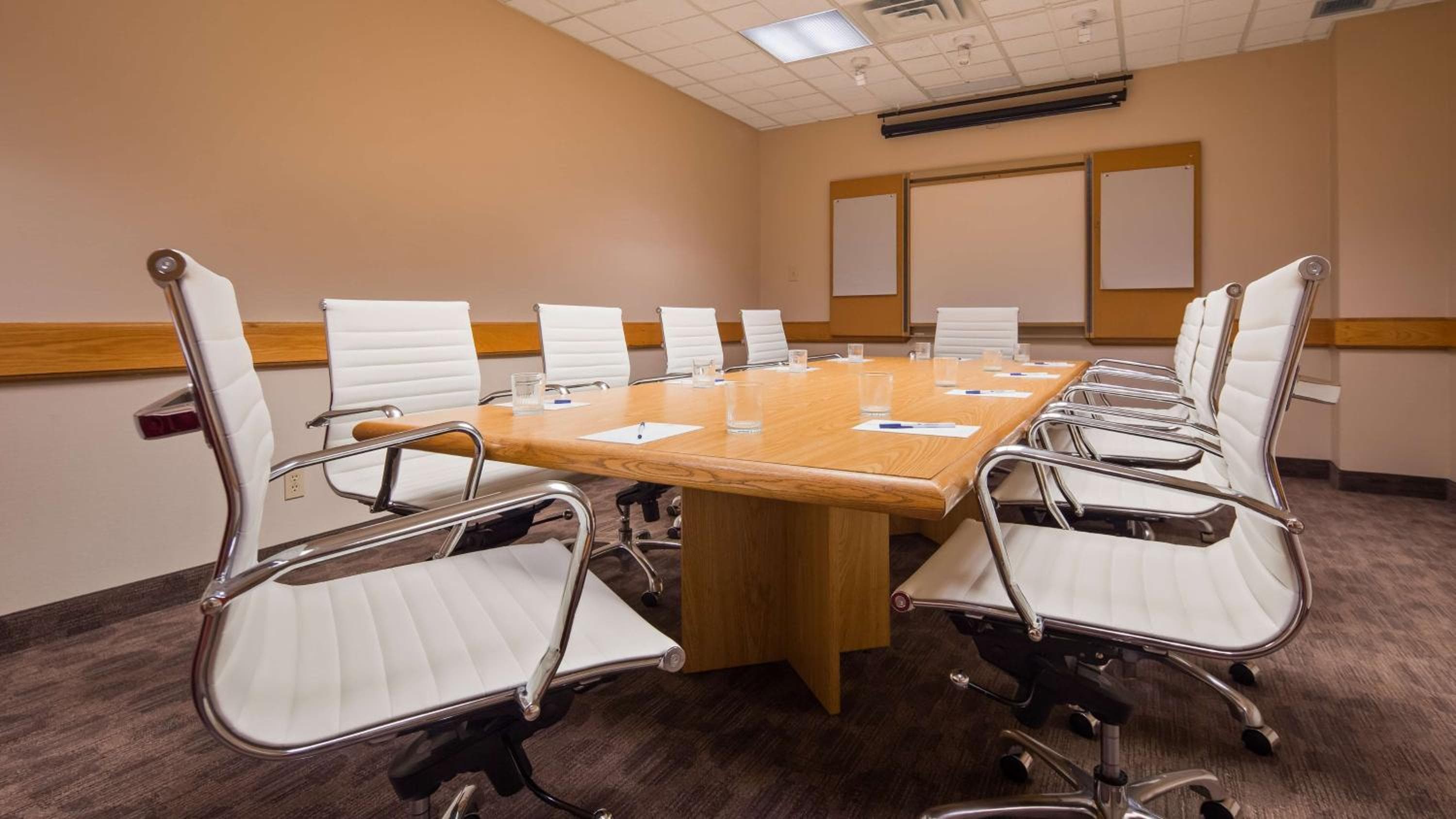 Best Western VOYAGEUR PLACE HOTEL