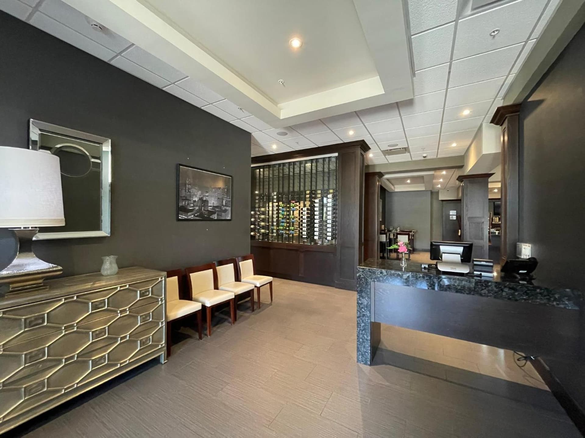 Holiday Inn & Suites Farmington Hills - Detroit NW by IHG
