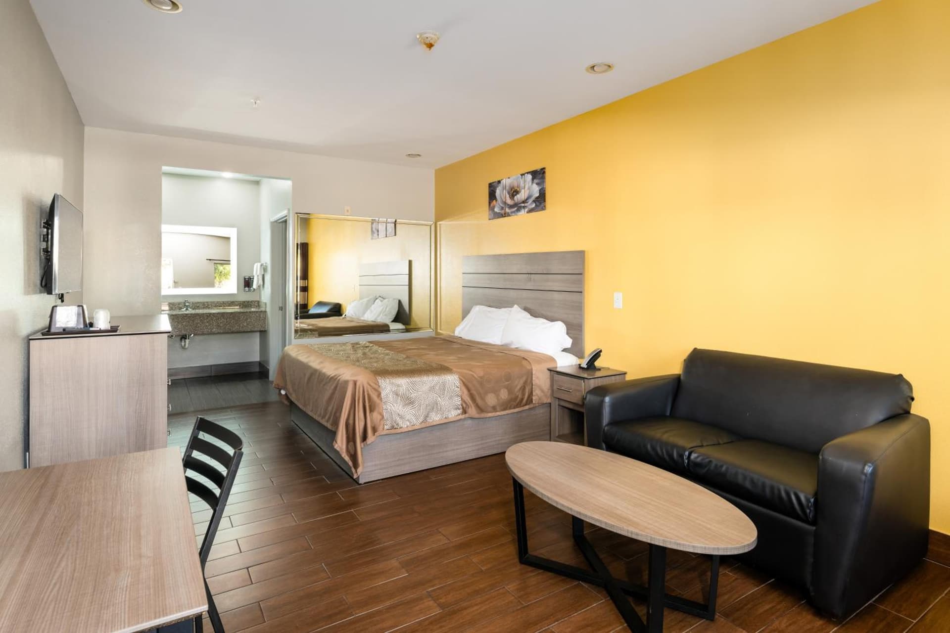 Moonlight Suites - Houston/George Bush Int'l Airport
