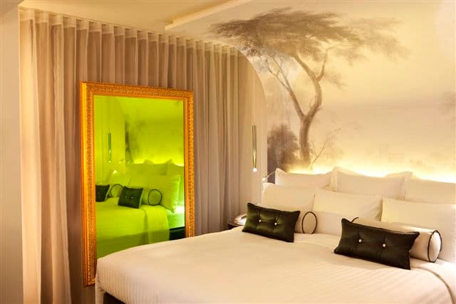 Renaissance Paris Nobel Tour Eiffel